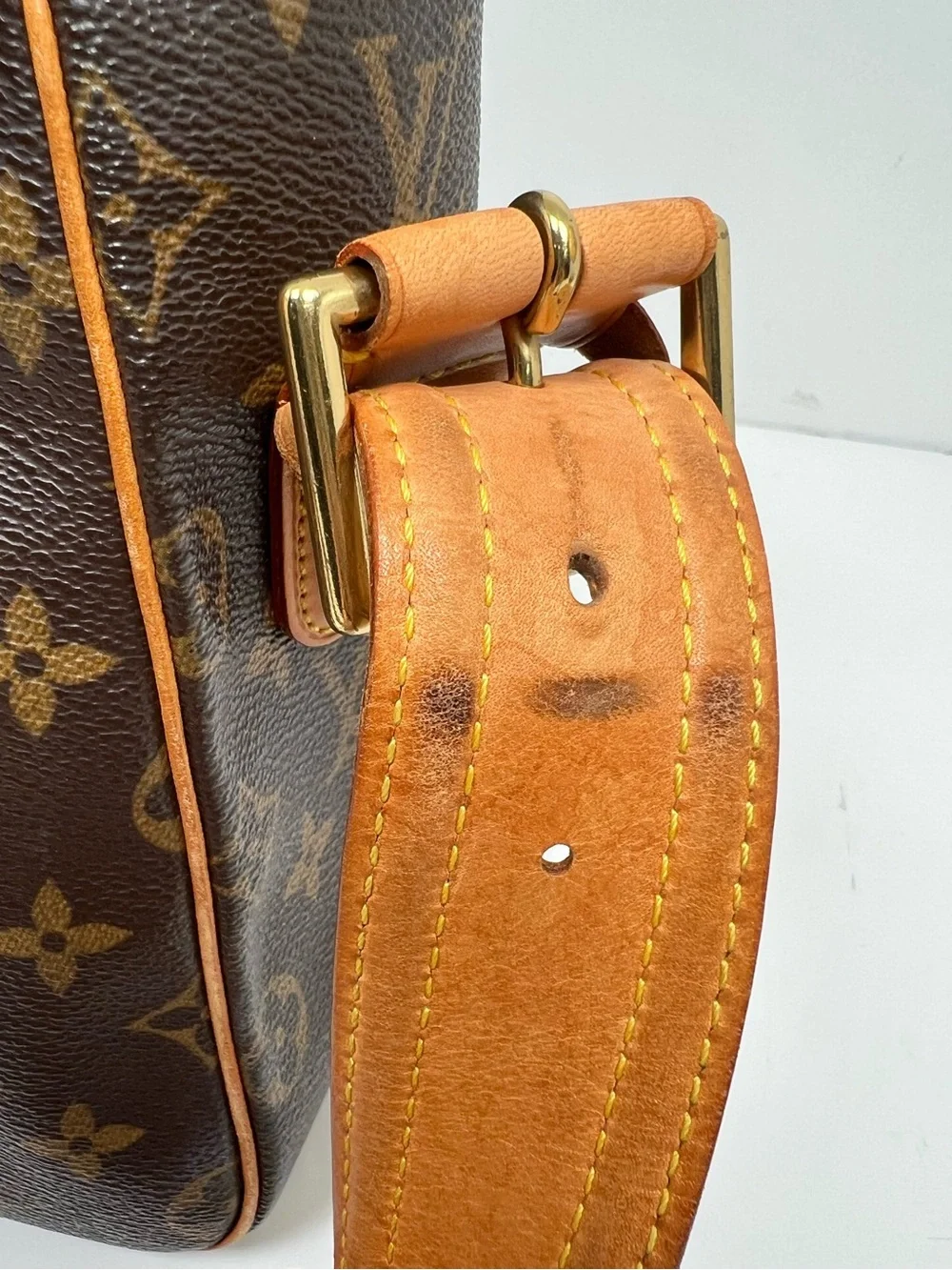 Louis Vuitton Monogram Hudson GM Shoulder Bag Brown Canvas Red Interior Auth